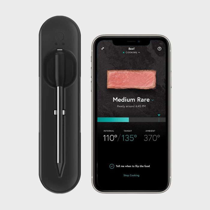 Thermometer displays with smartphone; app shows cooking status of beef as 