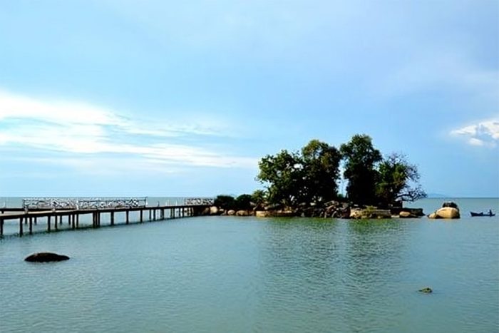 10 Of The Smallest Islands In The World Simping Island Via Singkawang.indonesia Tourism.com