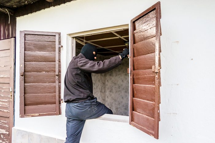 13 Sneaky Signs That Your House Is Marked for Burglary