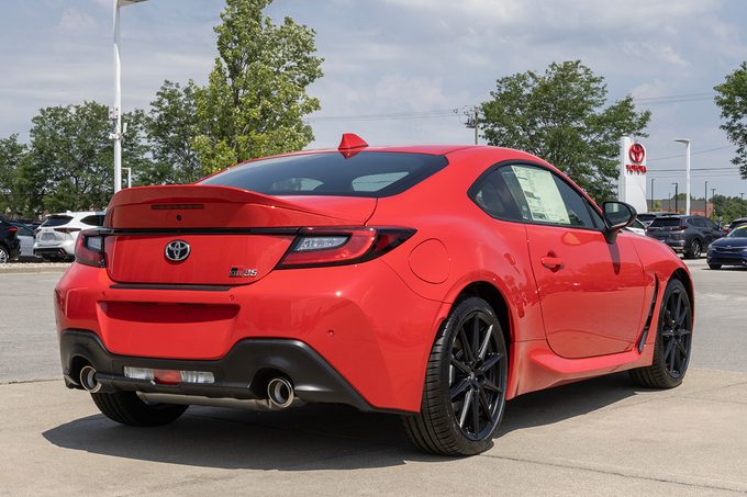 Here’s What That Little Fin on Top of Your Car Is Really For